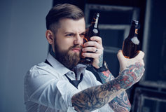 Man with tattoos and two beers